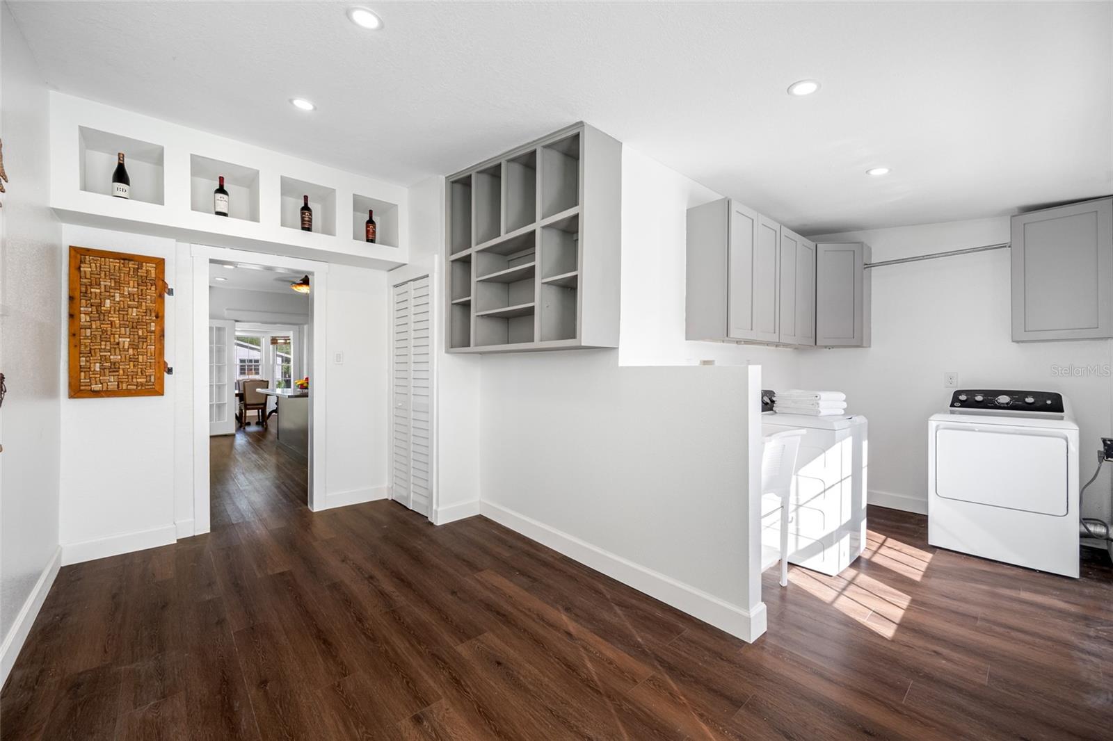 8205 OVERLOOK PL NE, ST PETERSBURG, FL, 33702