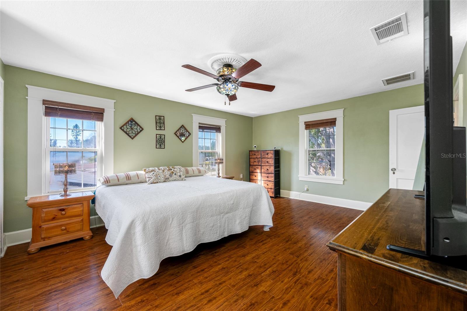 8205 OVERLOOK PL NE, ST PETERSBURG, FL, 33702