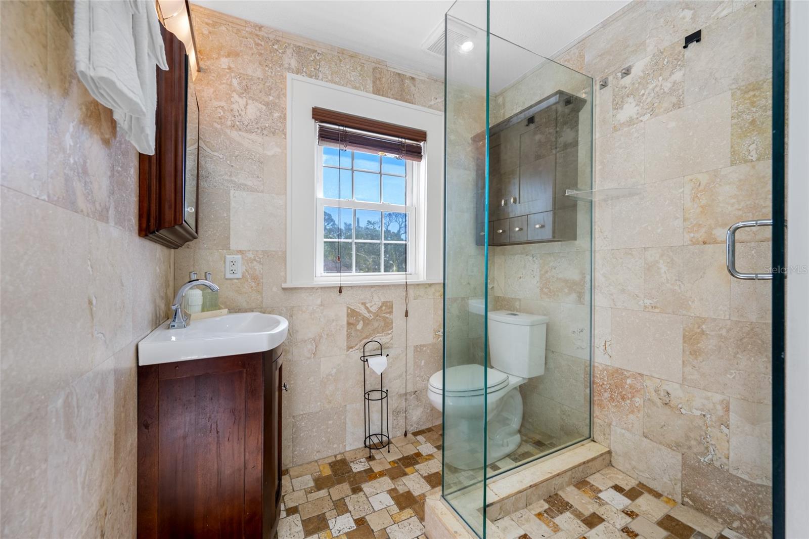 8205 OVERLOOK PL NE, ST PETERSBURG, FL, 33702