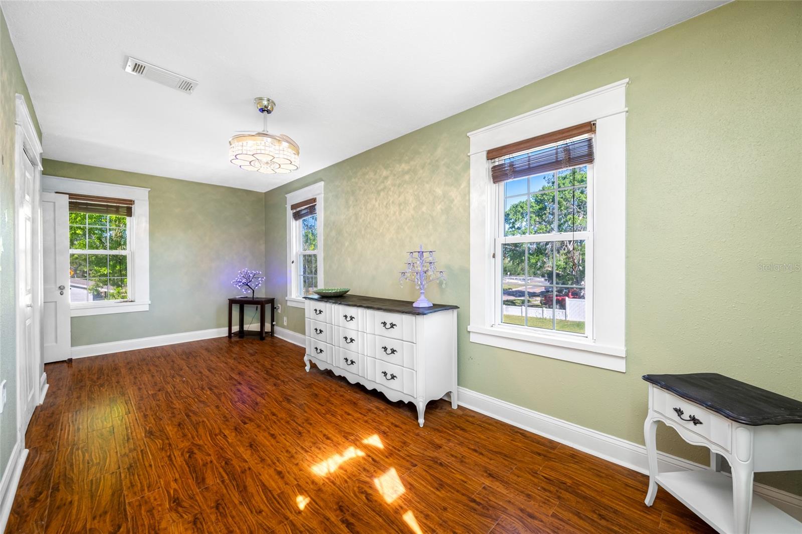 8205 OVERLOOK PL NE, ST PETERSBURG, FL, 33702