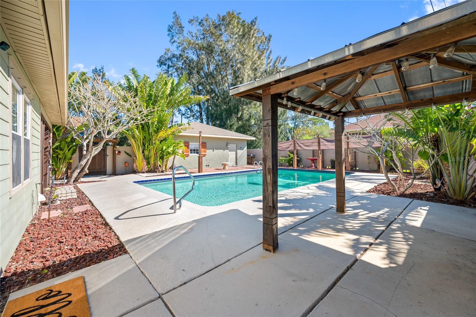8205 OVERLOOK PL NE, ST PETERSBURG, FL, 33702