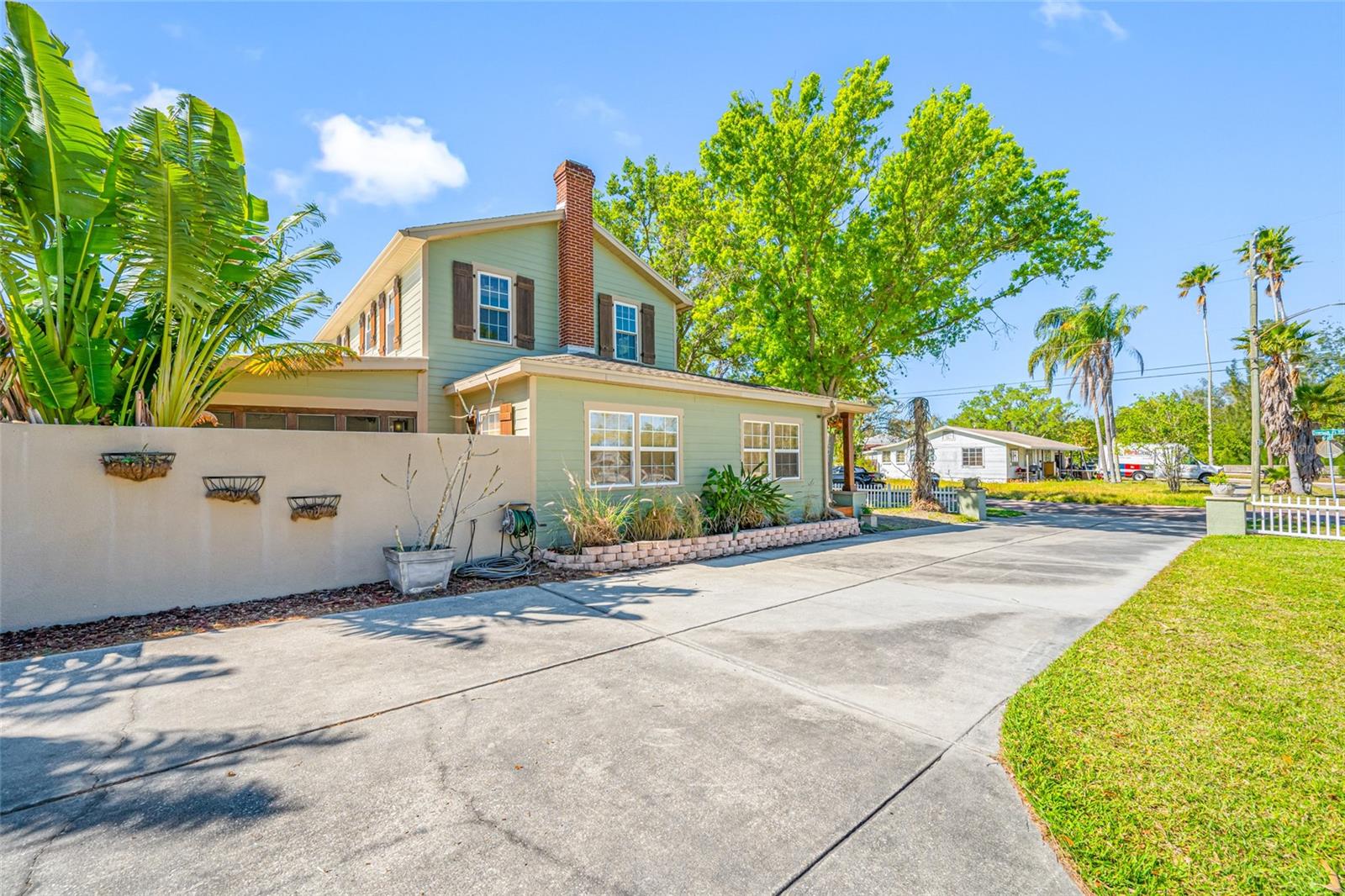 8205 OVERLOOK PL NE, ST PETERSBURG, FL, 33702