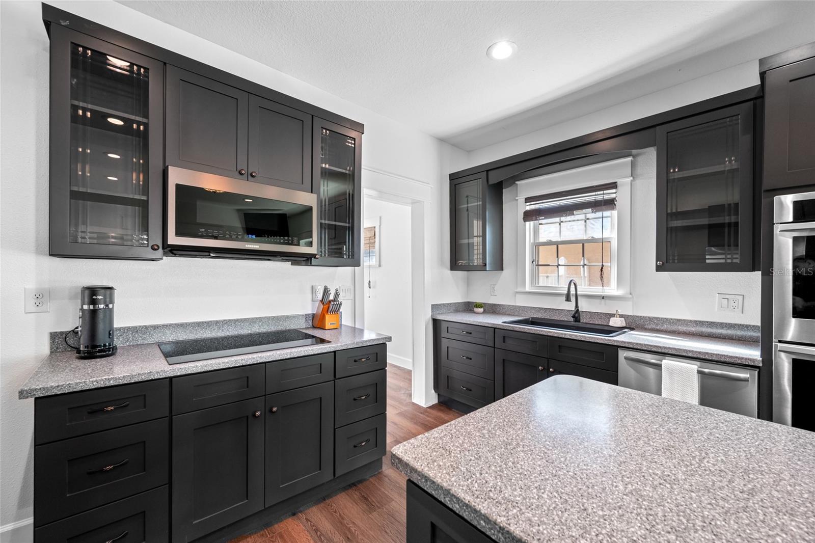 8205 OVERLOOK PL NE, ST PETERSBURG, FL, 33702
