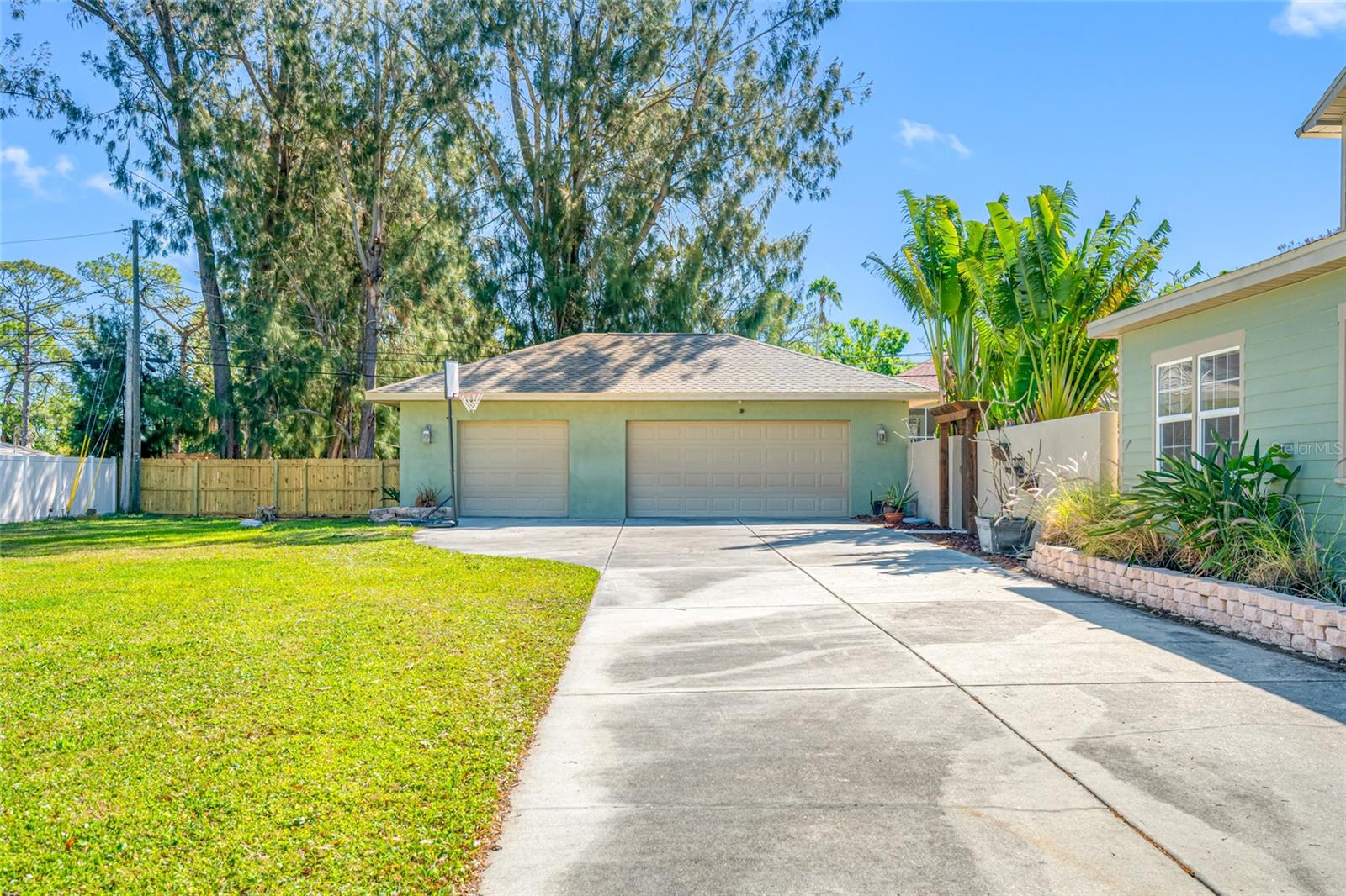 8205 OVERLOOK PL NE, ST PETERSBURG, FL, 33702