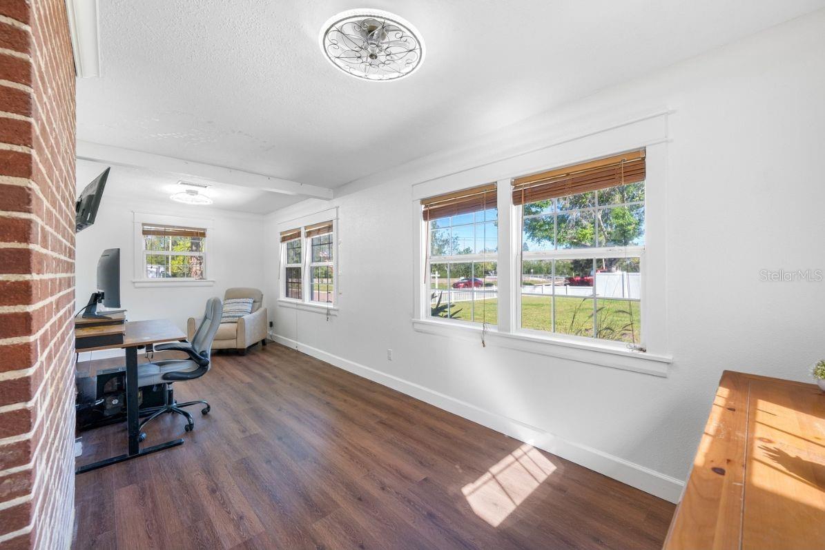 8205 OVERLOOK PL NE, ST PETERSBURG, FL, 33702