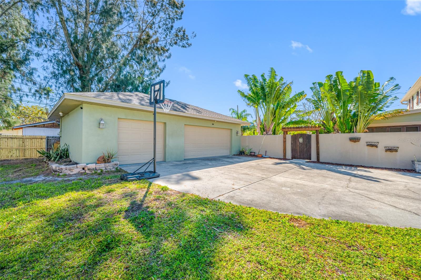 8205 OVERLOOK PL NE, ST PETERSBURG, FL, 33702