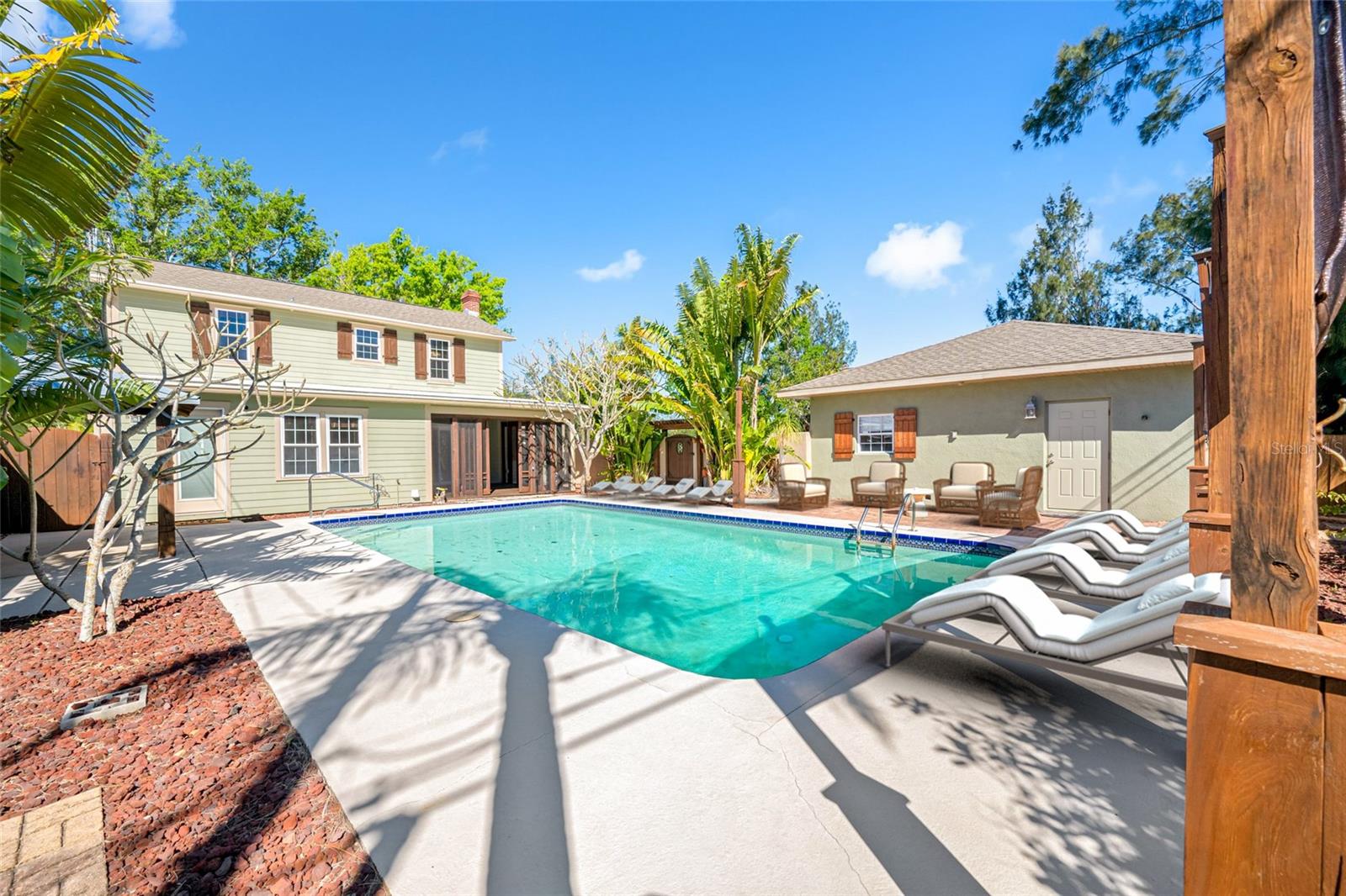 8205 OVERLOOK PL NE, ST PETERSBURG, FL, 33702