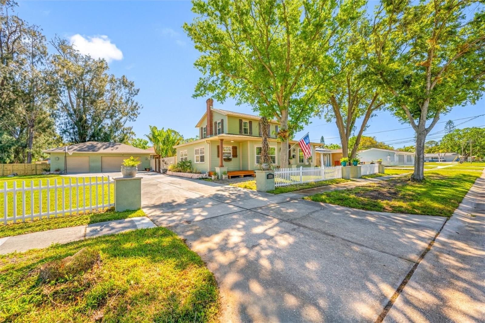 8205 OVERLOOK PL NE, ST PETERSBURG, FL, 33702