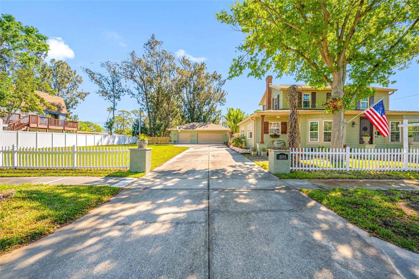 8205 OVERLOOK PL NE, ST PETERSBURG, FL, 33702