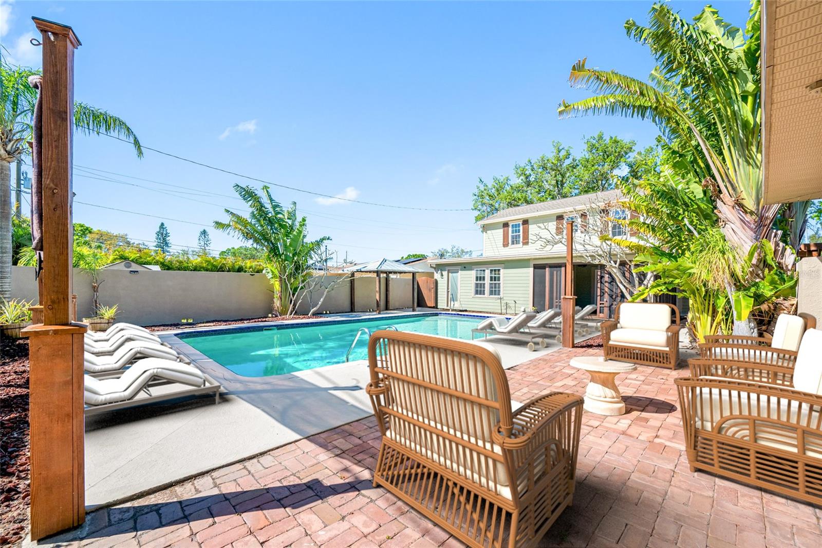 8205 OVERLOOK PL NE, ST PETERSBURG, FL, 33702