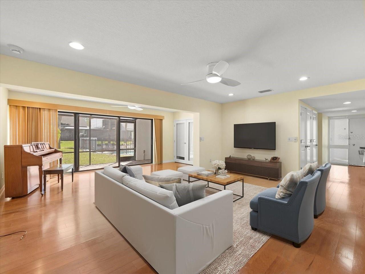 14215 CYPRESS CIR, TAMPA, FL, 33618
