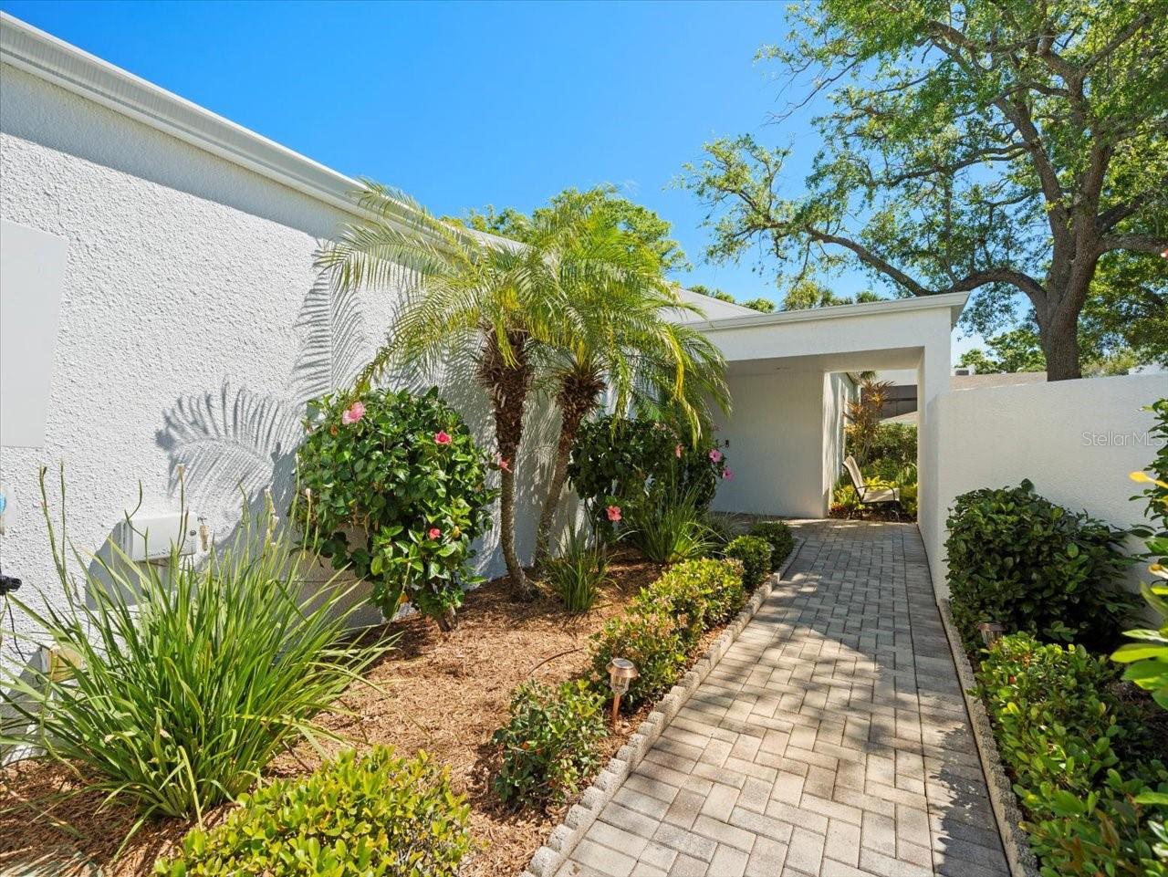 14215 CYPRESS CIR, TAMPA, FL, 33618
