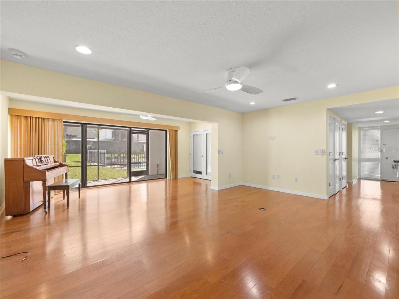 14215 CYPRESS CIR, TAMPA, FL, 33618