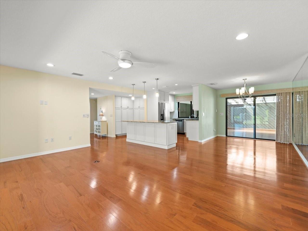 14215 CYPRESS CIR, TAMPA, FL, 33618