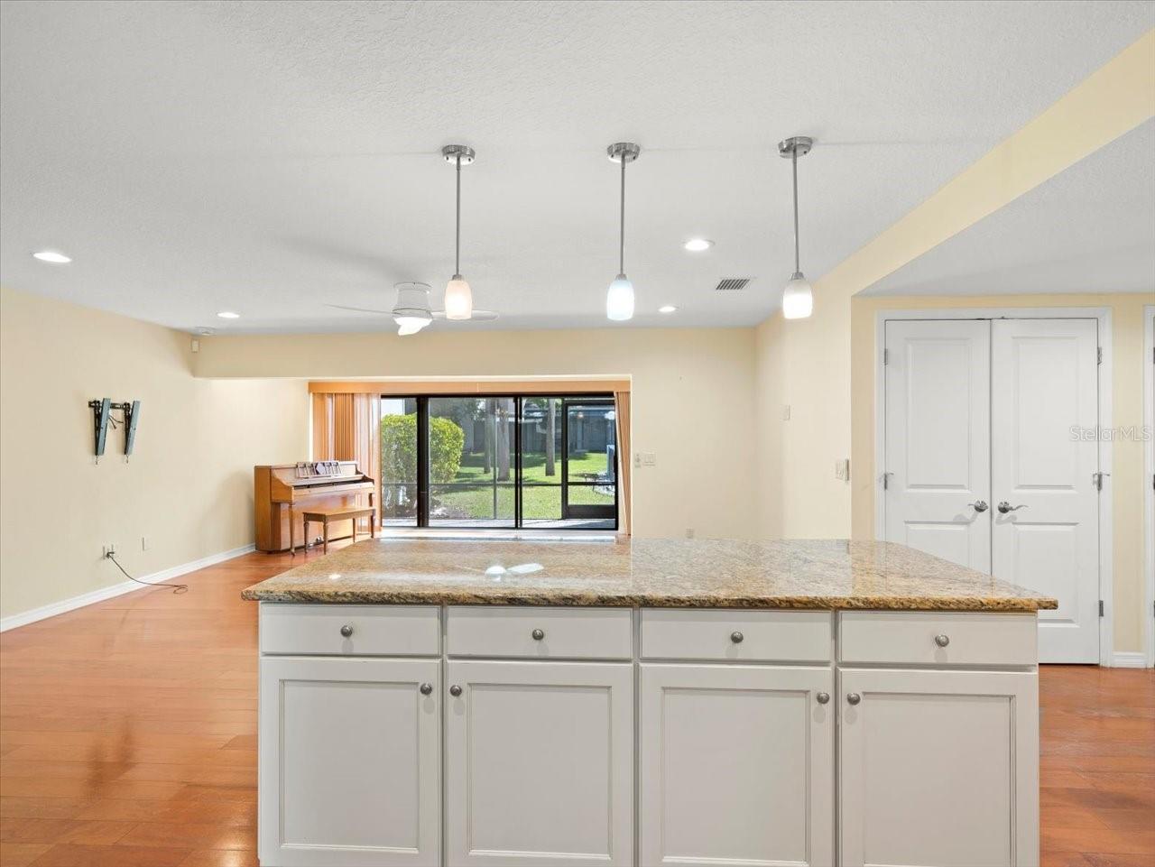 14215 CYPRESS CIR, TAMPA, FL, 33618