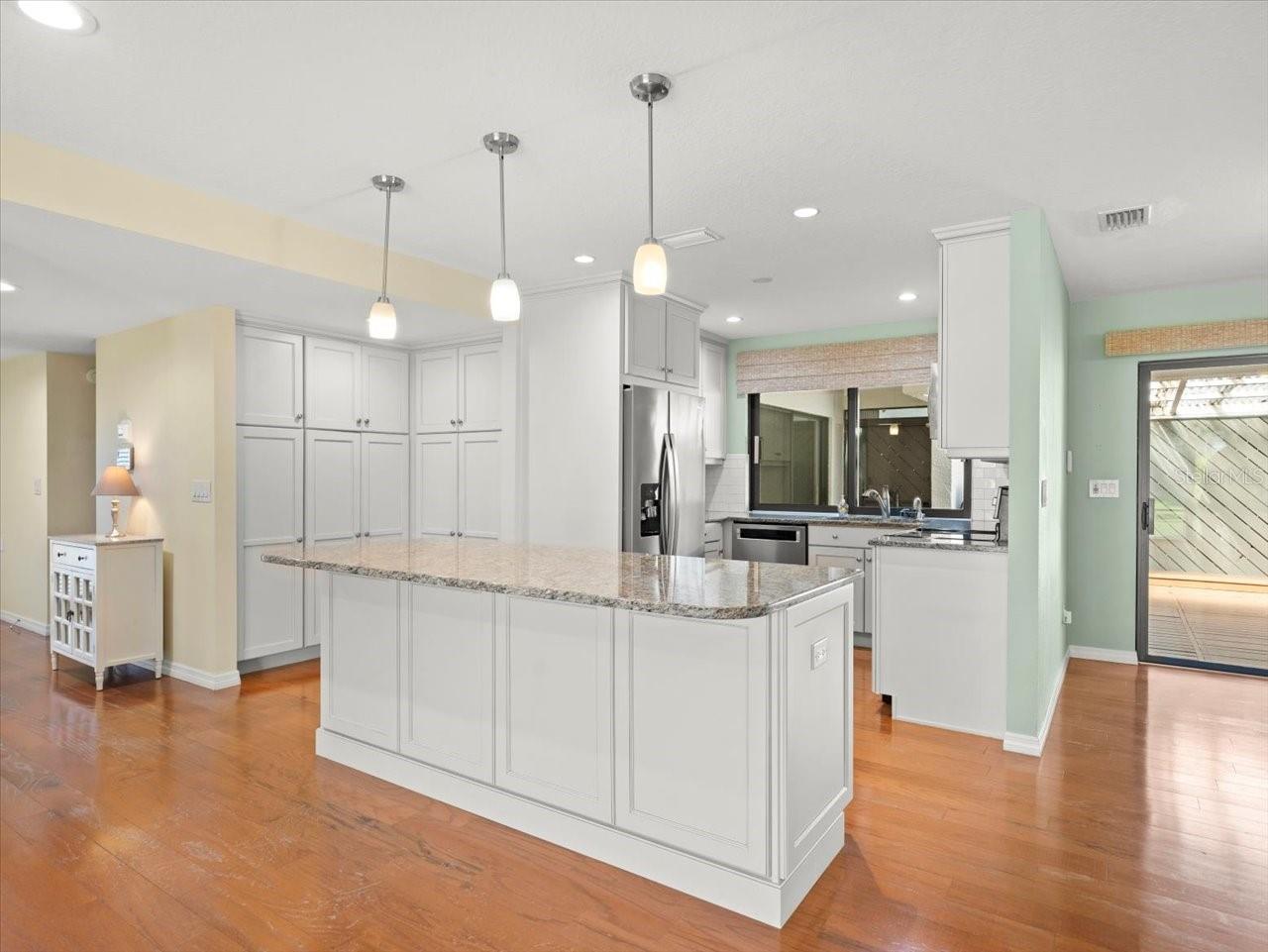 14215 CYPRESS CIR, TAMPA, FL, 33618