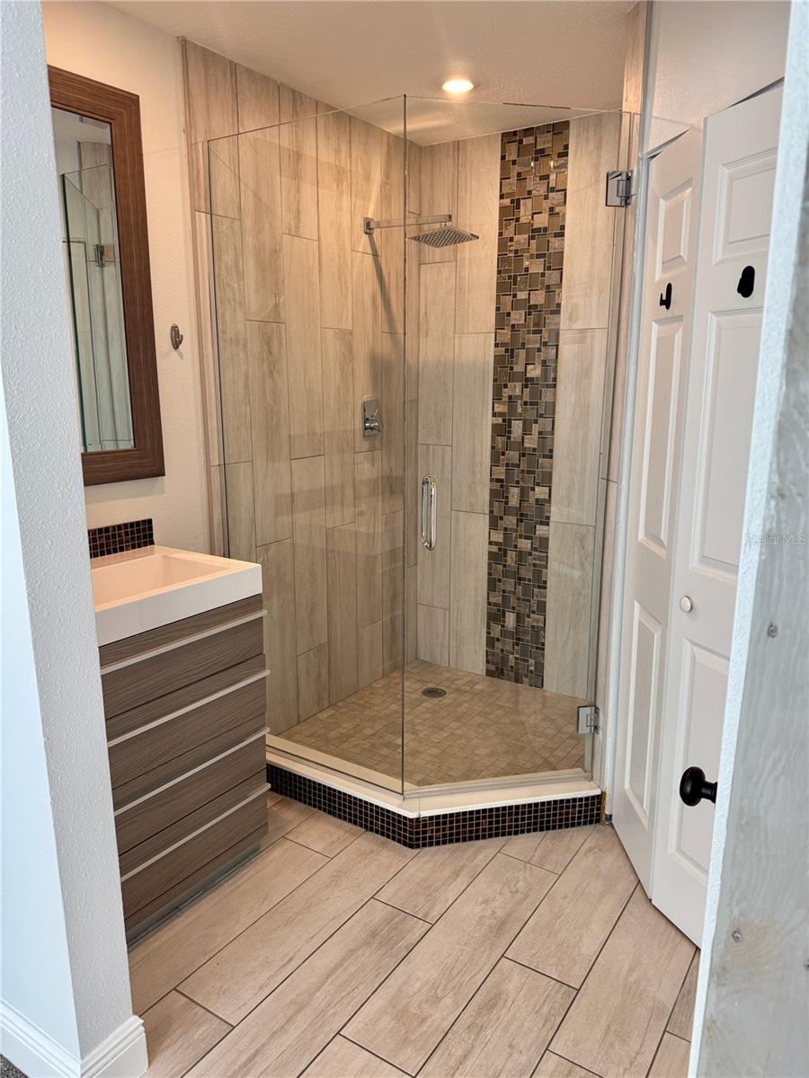 2585 GRASSY POINT DR #111, LAKE MARY, FL, 32746