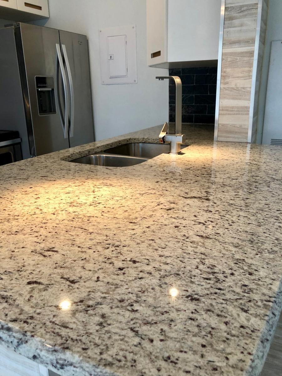 2585 GRASSY POINT DR #111, LAKE MARY, FL, 32746