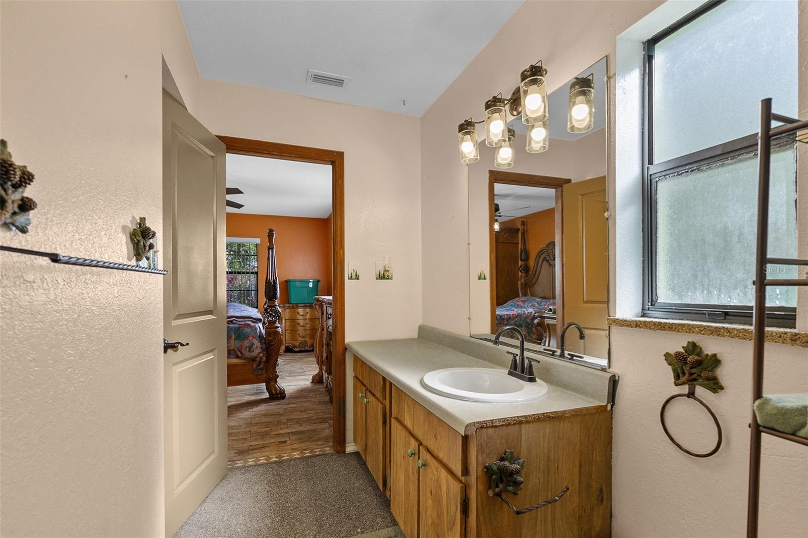 1147 MONROE AVE, BROOKSVILLE, FL, 34604