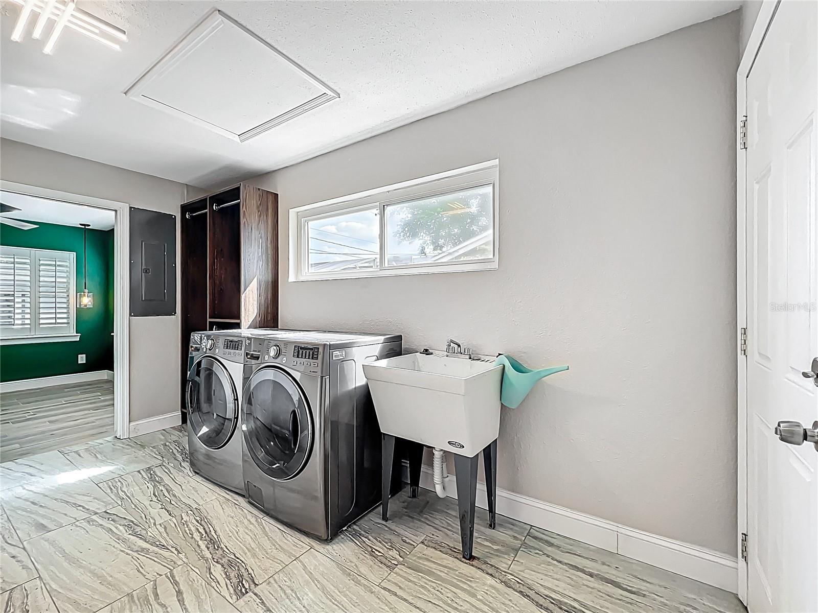 2405 DELLWOOD DR, ORLANDO, FL, 32806