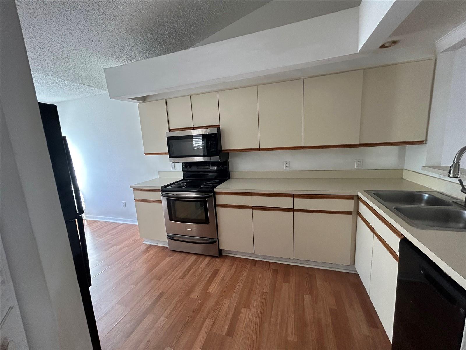 10427 SAINT TROPEZ PL #202, TAMPA, FL, 33615