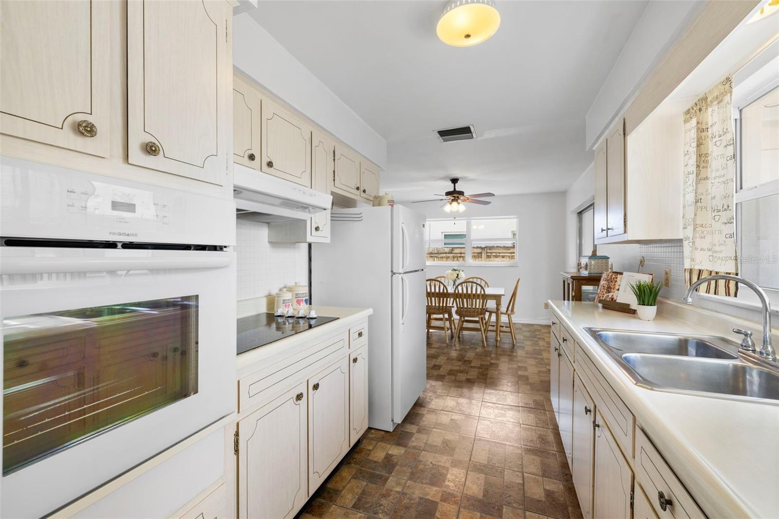 2125 GREENBRIAR BLVD, CLEARWATER, FL, 33763