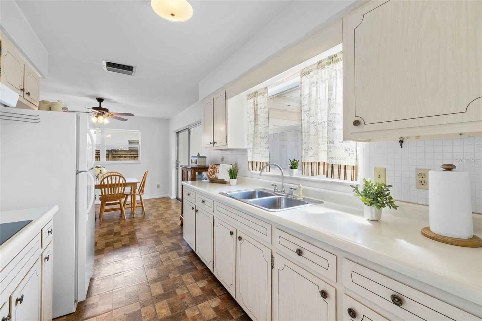 2125 GREENBRIAR BLVD, CLEARWATER, FL, 33763