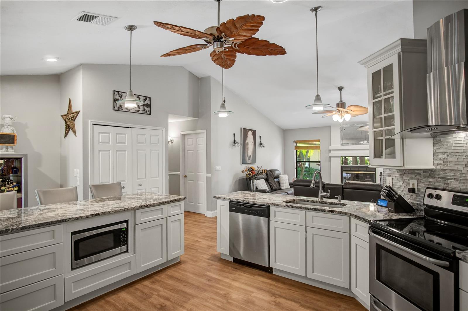 525 WATERFORD CIR W, TARPON SPRINGS, FL, 34688