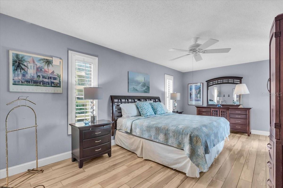 10301 GULF BLVD #302, TREASURE ISLAND, FL, 33706