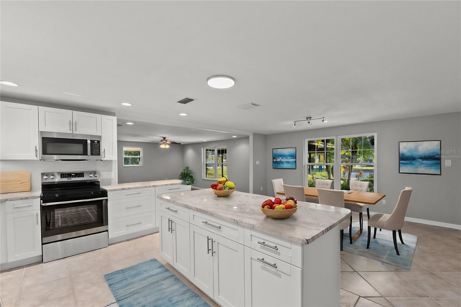 8136 HONEYBEE LN, TAMPA, FL, 33635