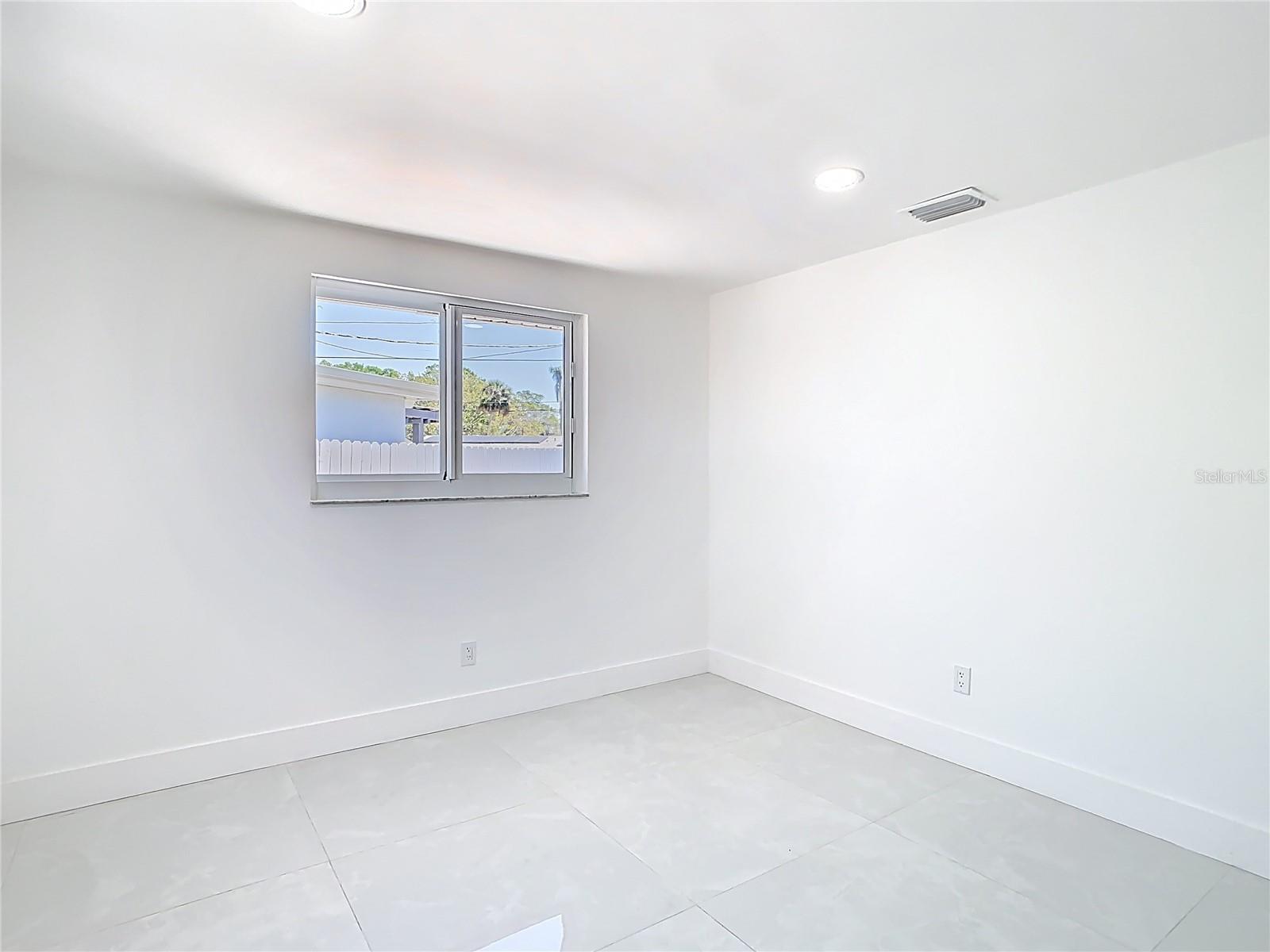 3711 HUNTINGTON ST NE, ST PETERSBURG, FL, 33703