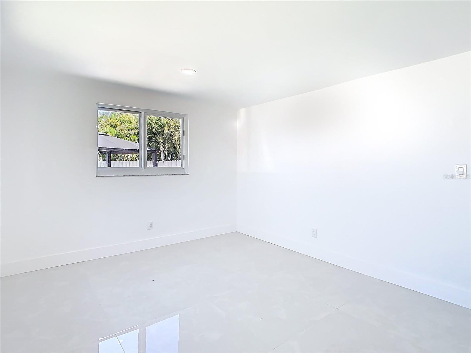 3711 HUNTINGTON ST NE, ST PETERSBURG, FL, 33703