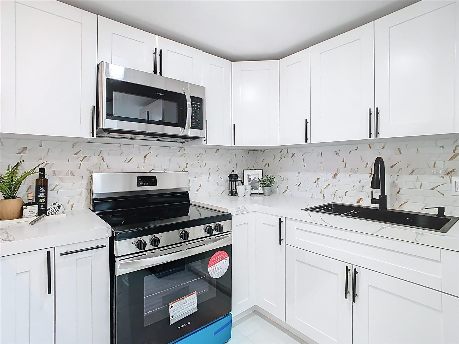 3711 HUNTINGTON ST NE, ST PETERSBURG, FL, 33703