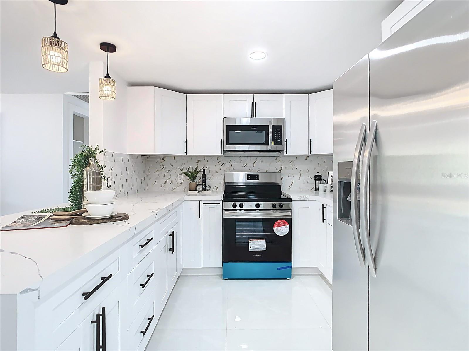 3711 HUNTINGTON ST NE, ST PETERSBURG, FL, 33703
