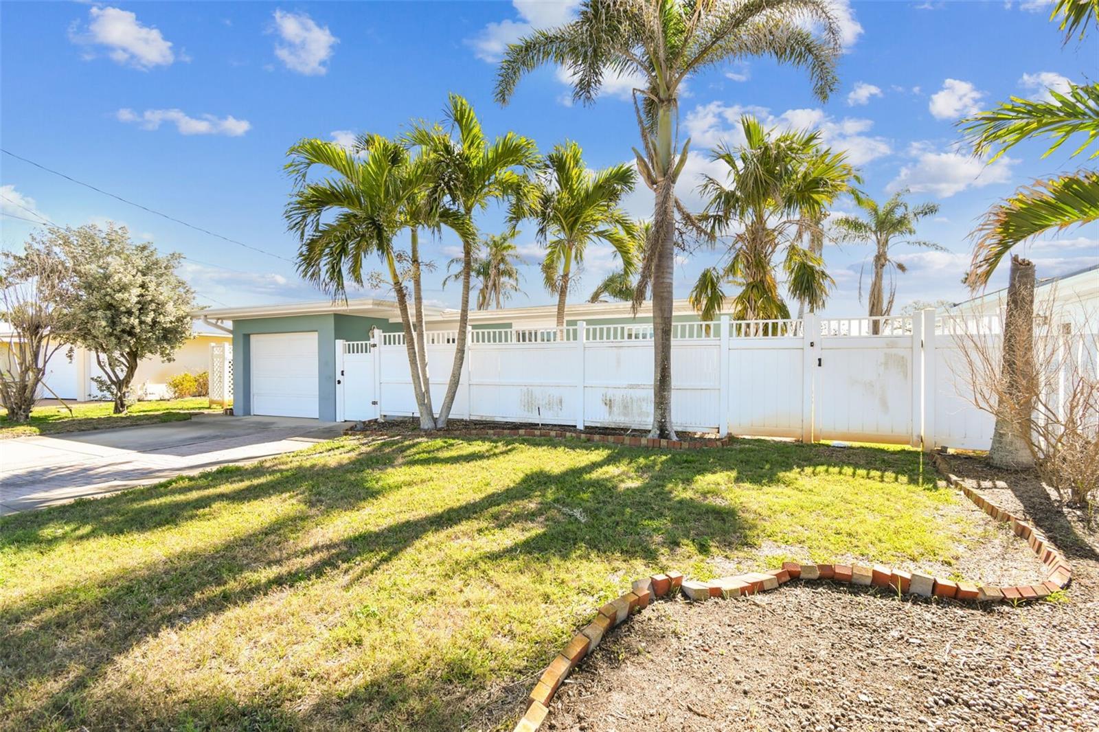 BAY POINT ESTATES 1ST ADD, MADEIRA BEACH, FL, 33708