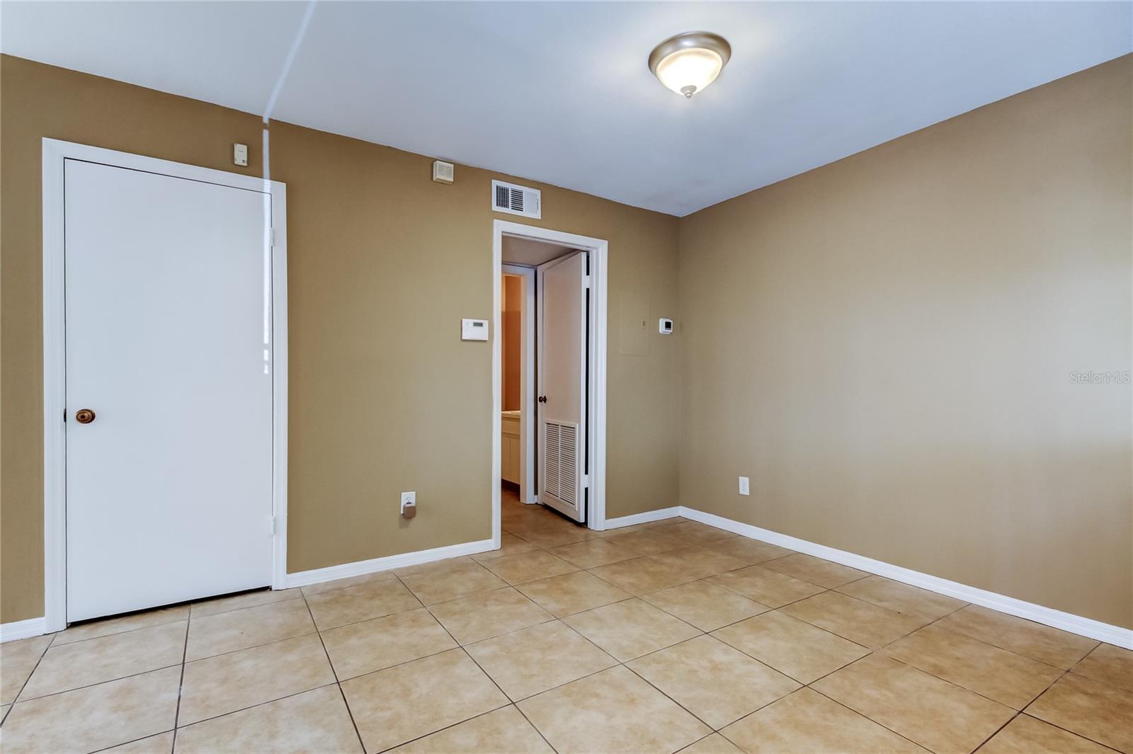 15203 W POND WOODS DR, TAMPA, FL, 33618