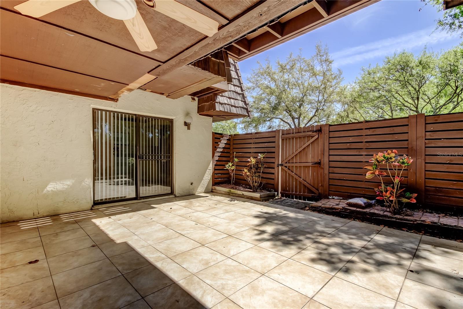 15203 W POND WOODS DR, TAMPA, FL, 33618
