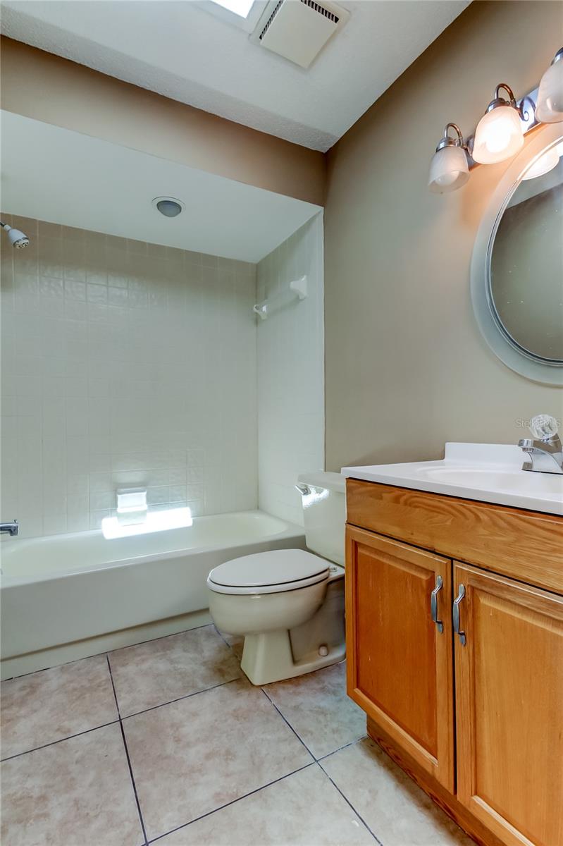 15203 W POND WOODS DR, TAMPA, FL, 33618