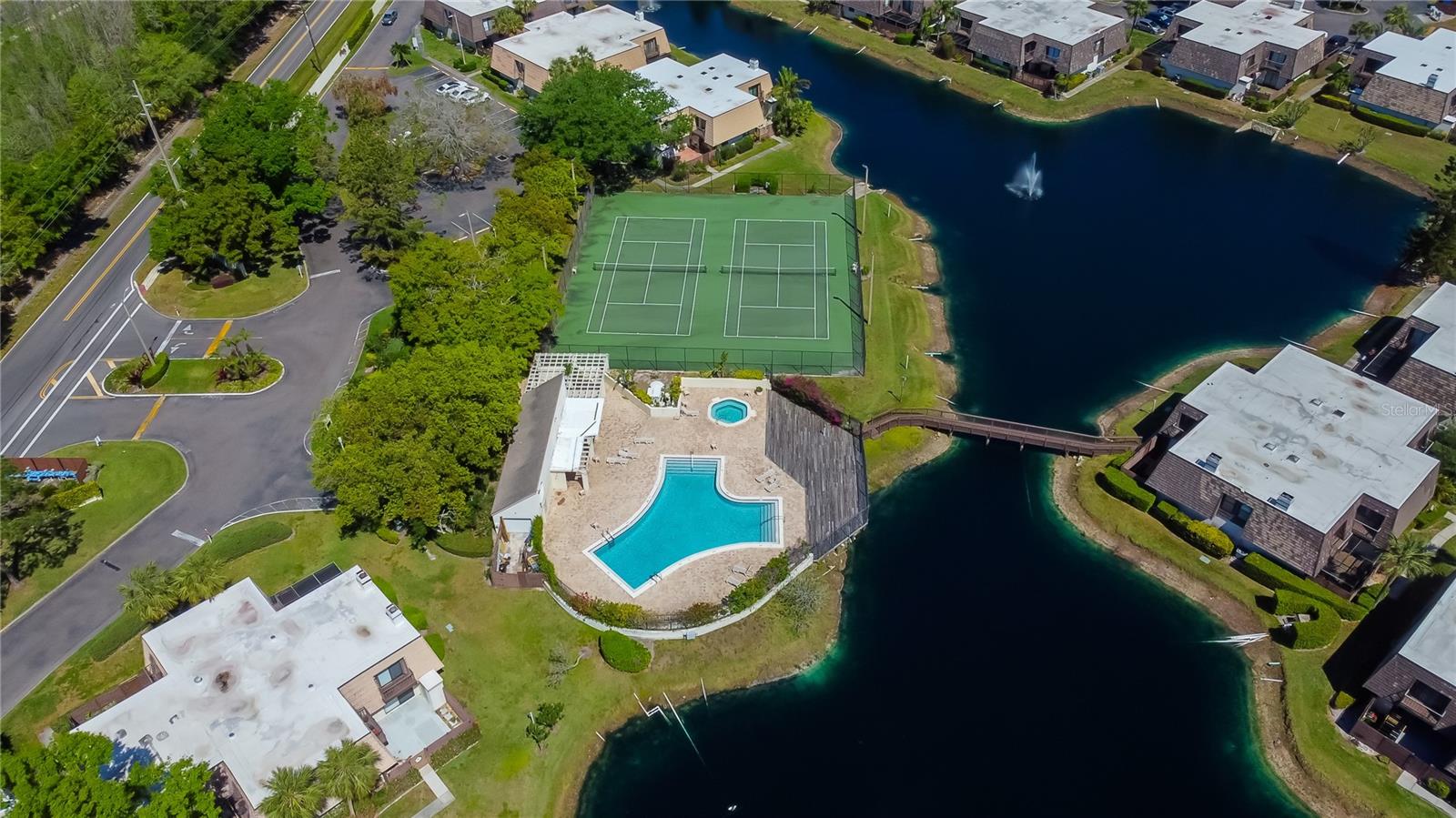 15203 W POND WOODS DR, TAMPA, FL, 33618