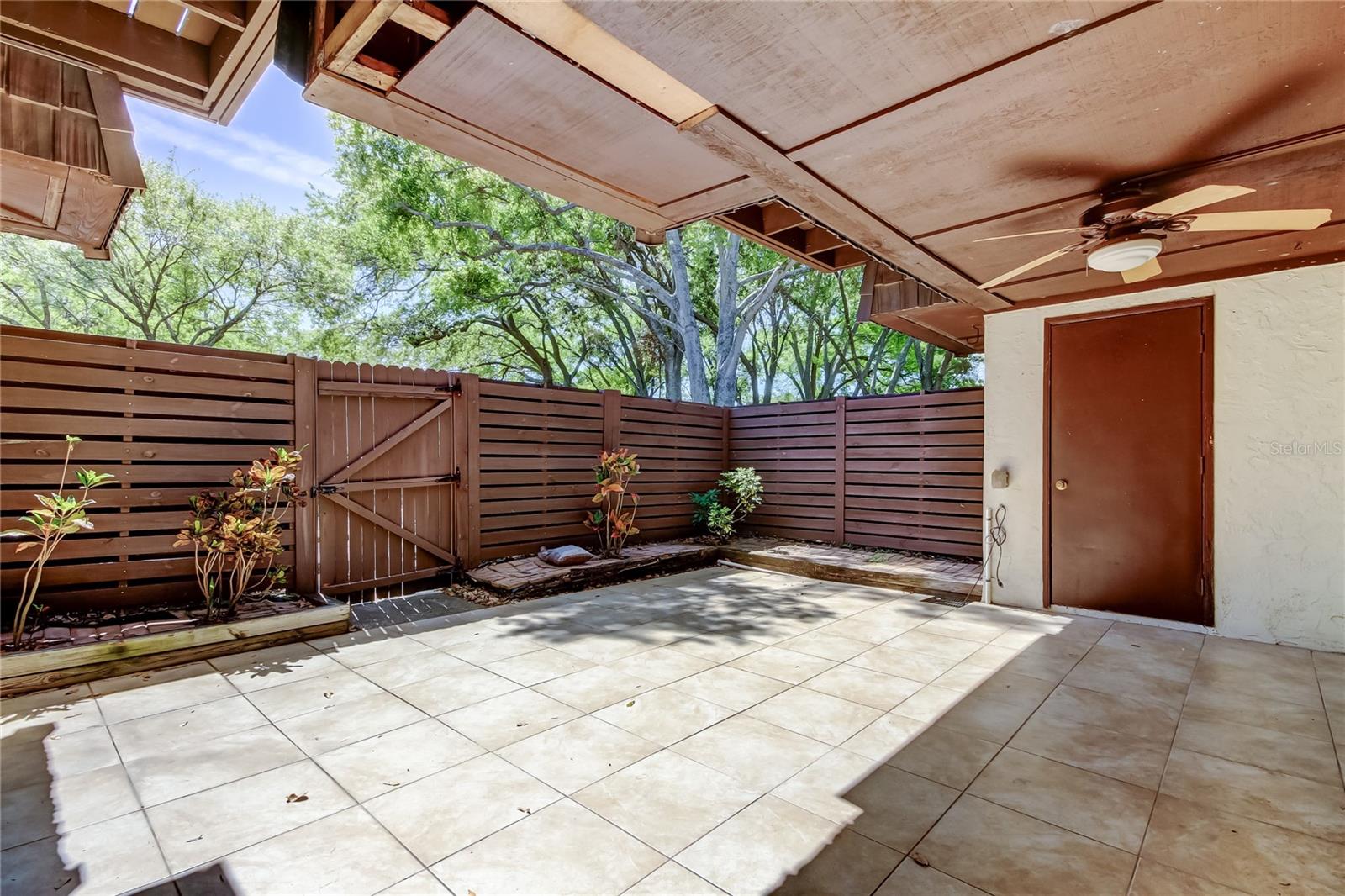 15203 W POND WOODS DR, TAMPA, FL, 33618