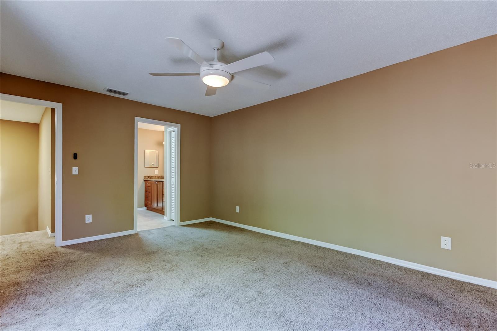 15203 W POND WOODS DR, TAMPA, FL, 33618