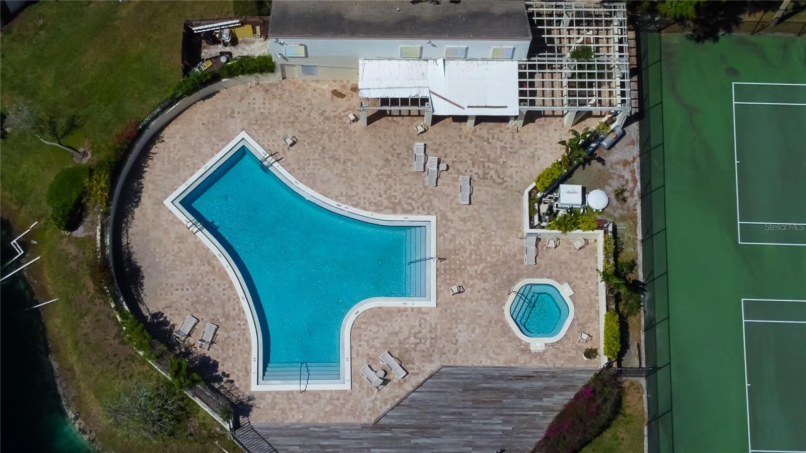 15203 W POND WOODS DR, TAMPA, FL, 33618