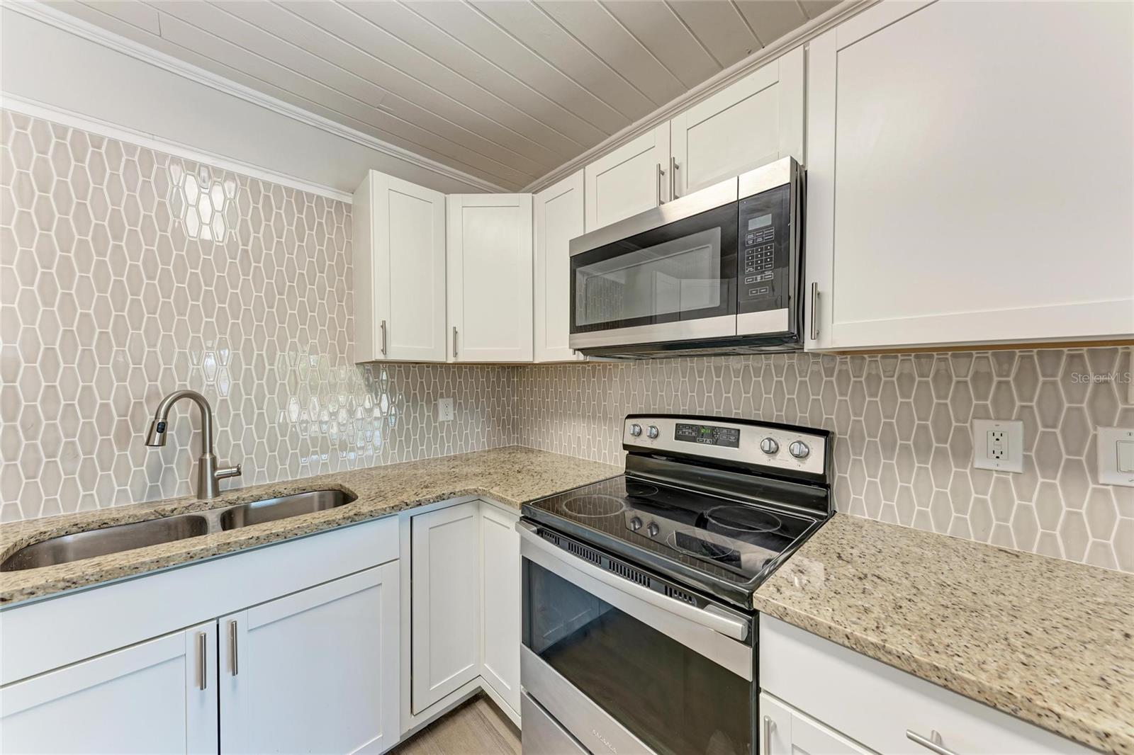 420 ARMADA RD S, VENICE, FL, 34285