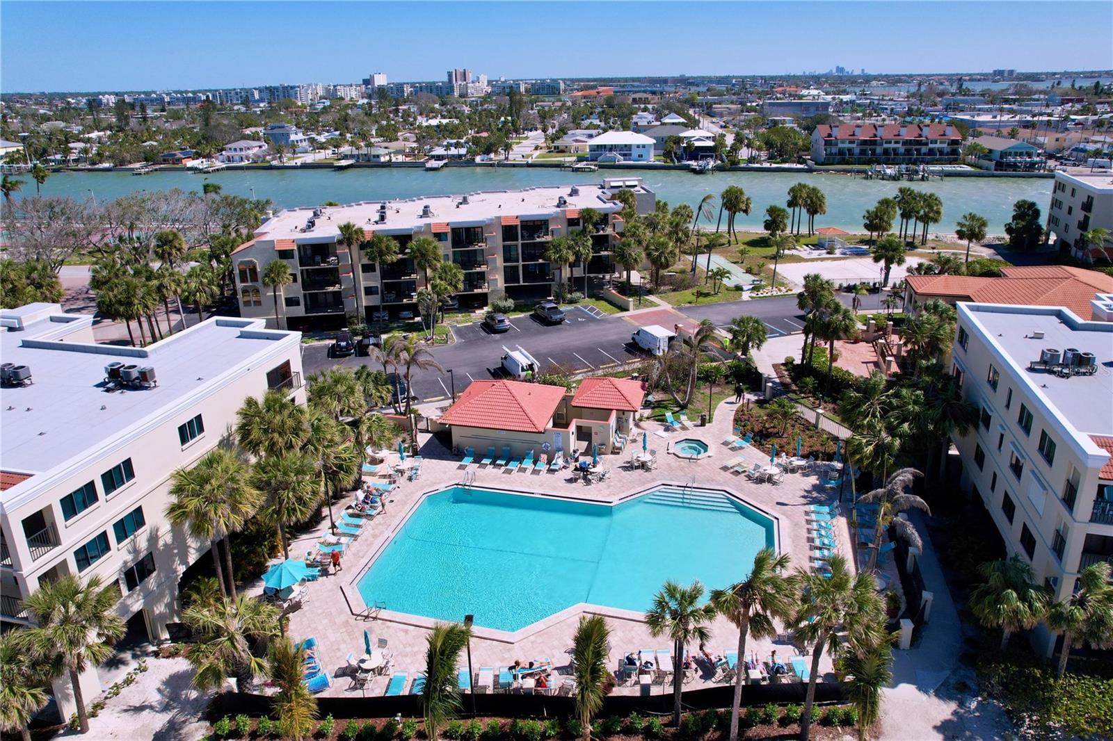 7564 BAYSHORE DR #302, TREASURE ISLAND, FL, 33706