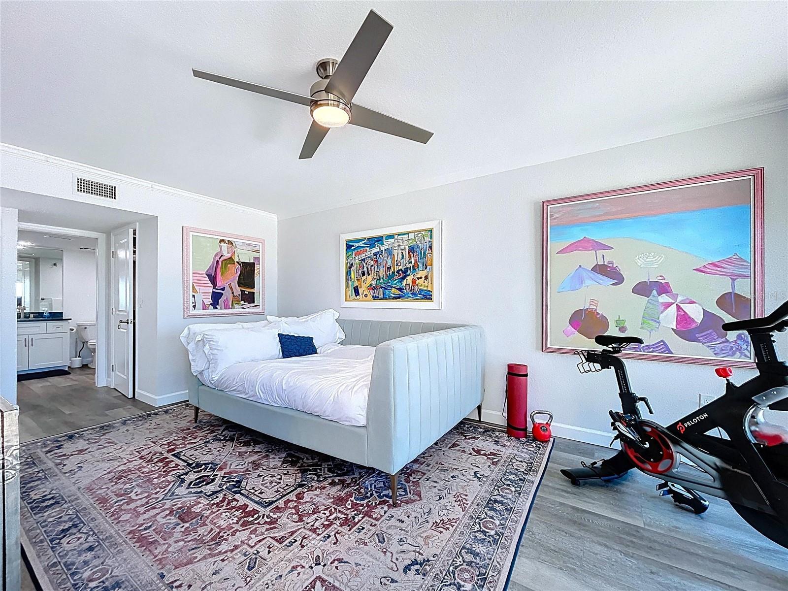 7564 BAYSHORE DR #302, TREASURE ISLAND, FL, 33706