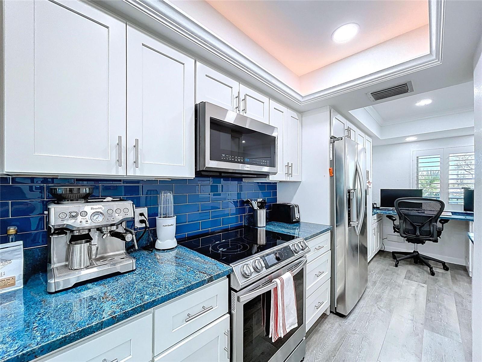 7564 BAYSHORE DR #302, TREASURE ISLAND, FL, 33706