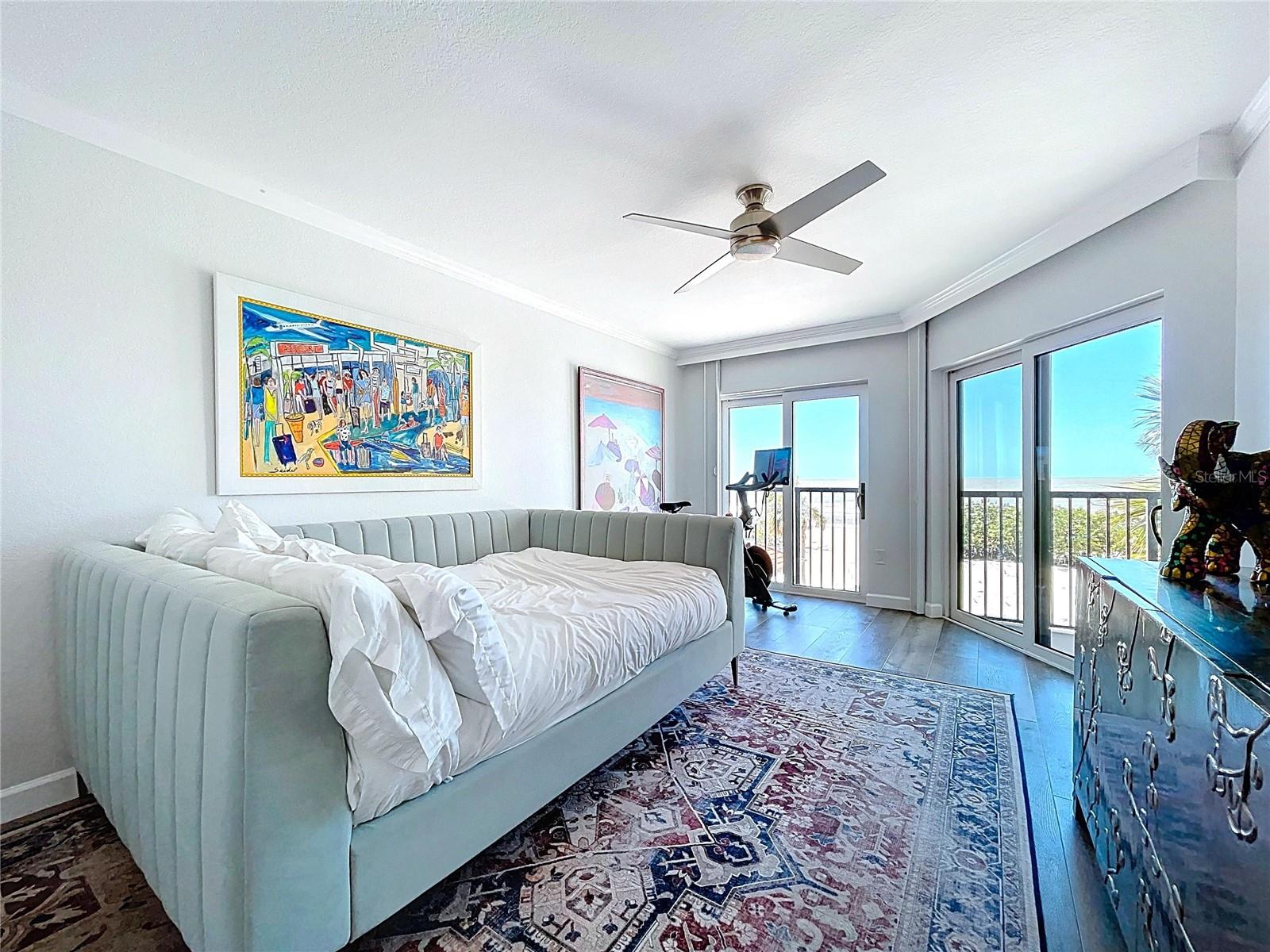7564 BAYSHORE DR #302, TREASURE ISLAND, FL, 33706