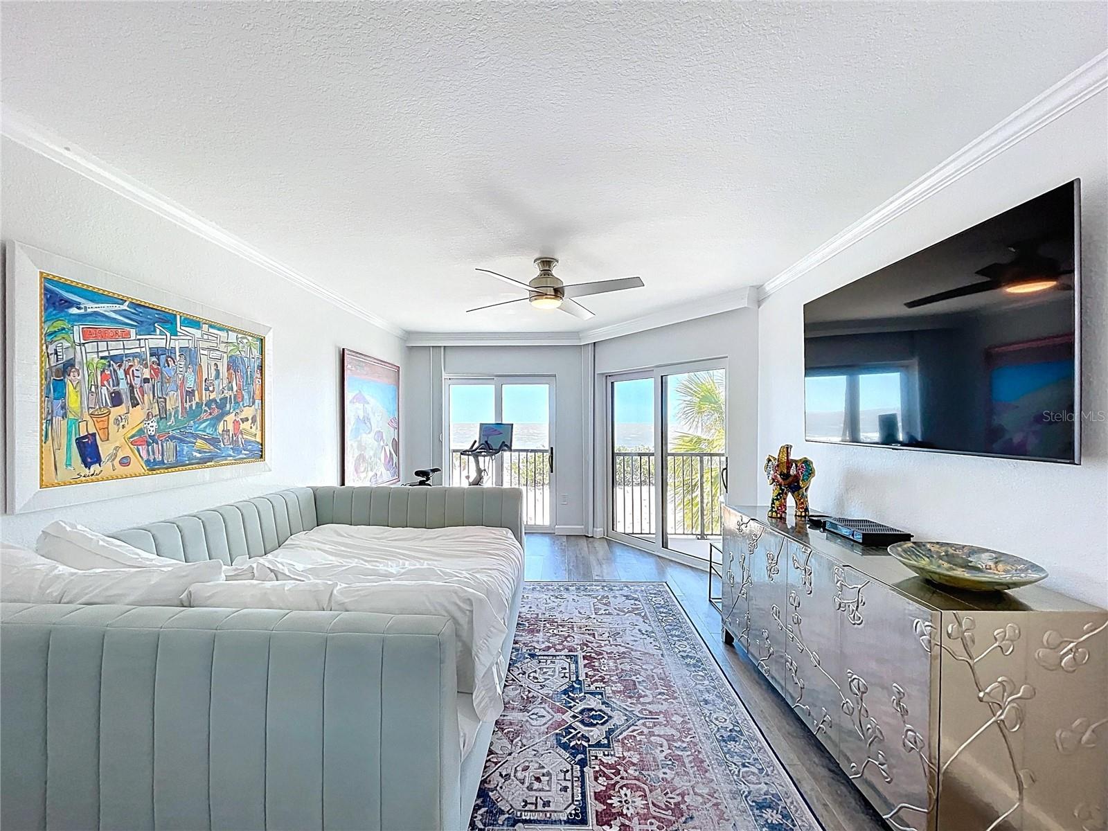 7564 BAYSHORE DR #302, TREASURE ISLAND, FL, 33706