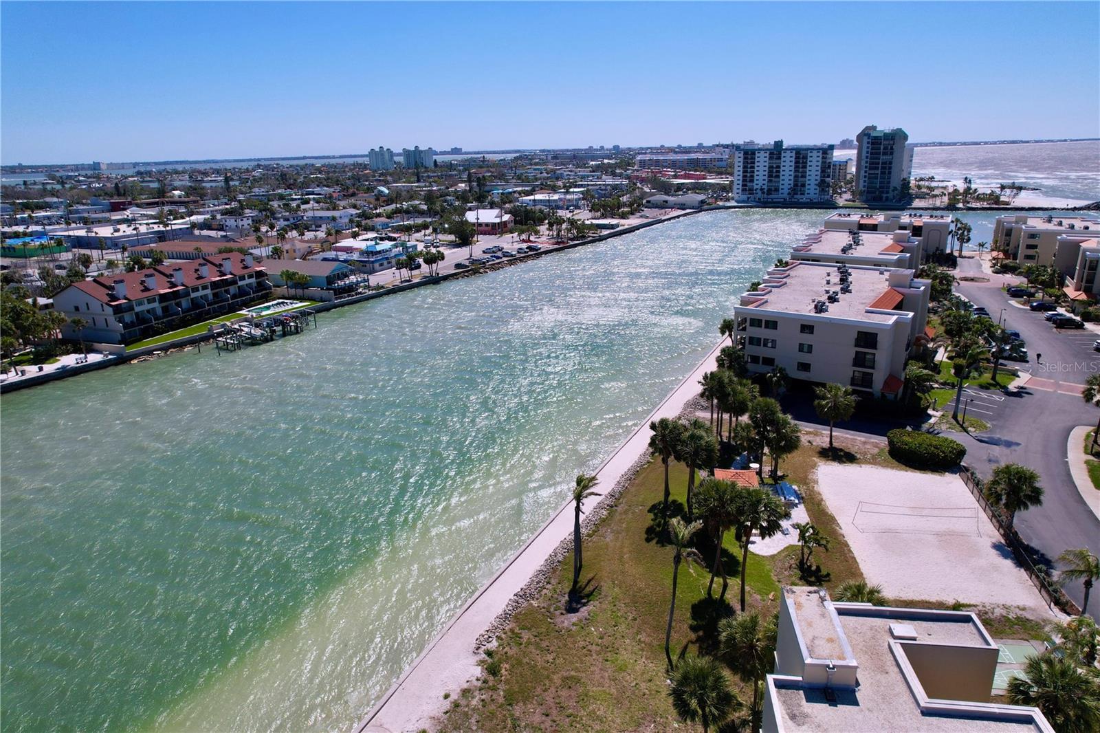 7564 BAYSHORE DR #302, TREASURE ISLAND, FL, 33706