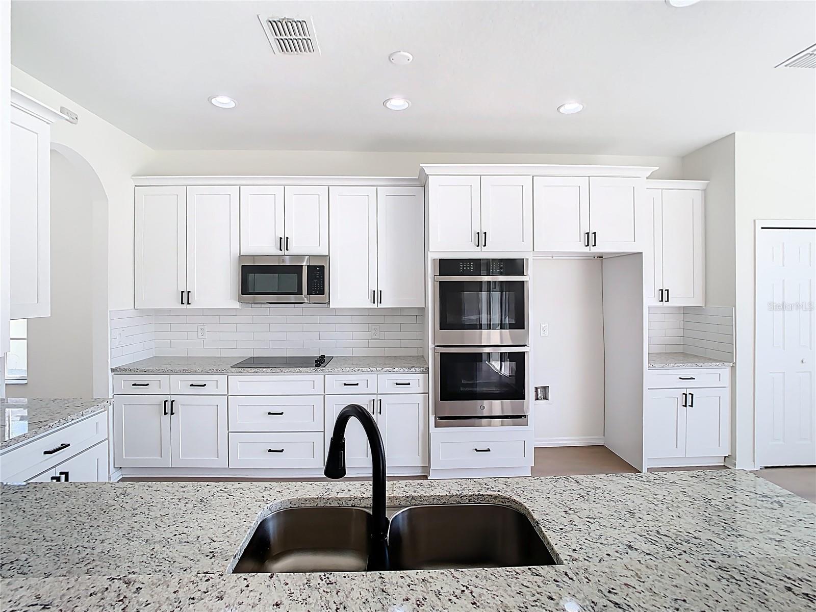 10818 BREAKING ROCKS DR, TAMPA, FL, 33647